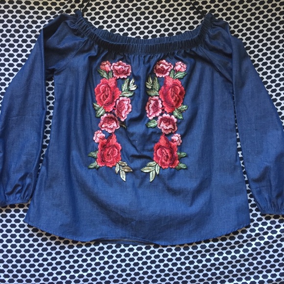 ⭐️4 for$30⭐️off the shoulder shirt embroidered - Picture 3 of 5